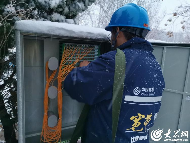 風雪中的堅守 山東移動東營分公司的通訊守護者